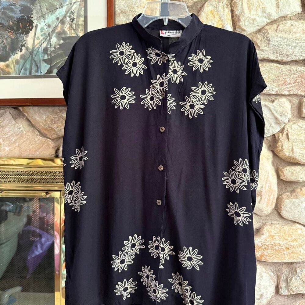 Vintage women’s cap sleeve Mandarin collar button down top L floral east meets w